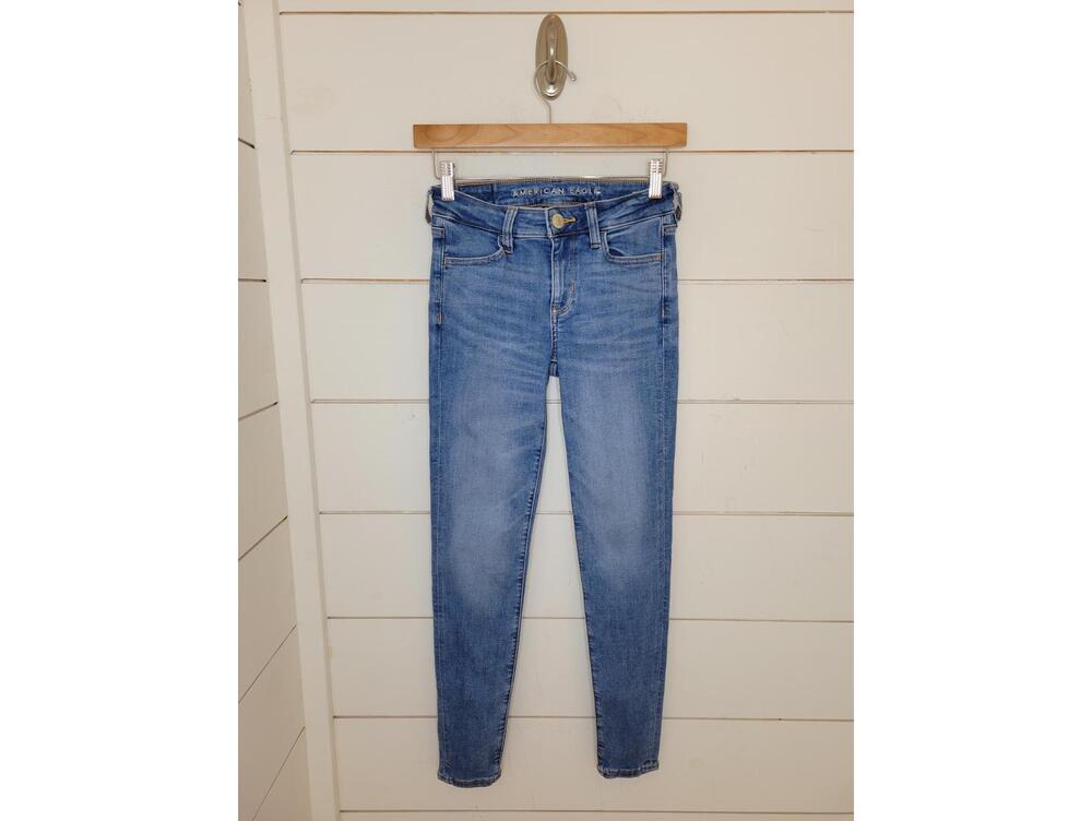 American Eagle Outfitters size 00 short light-medium blue wash jegging jeans